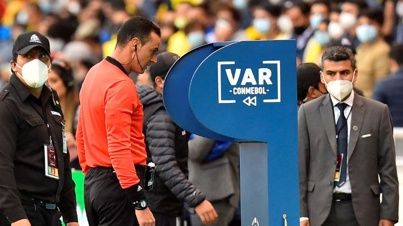 Cơ chế hoạt động của VAR